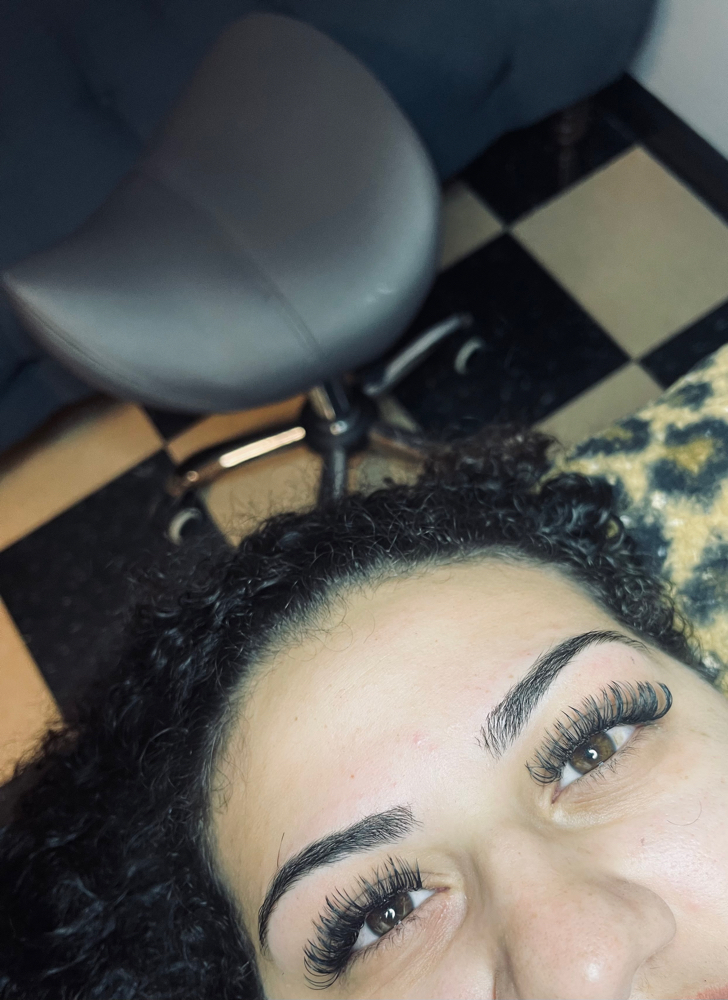“wet lash” fill 2/3 weeks