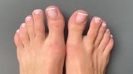 FRENCH MANICURE PEDICURE