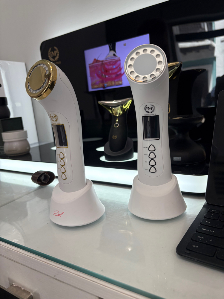 LED Light Therapy With Facial