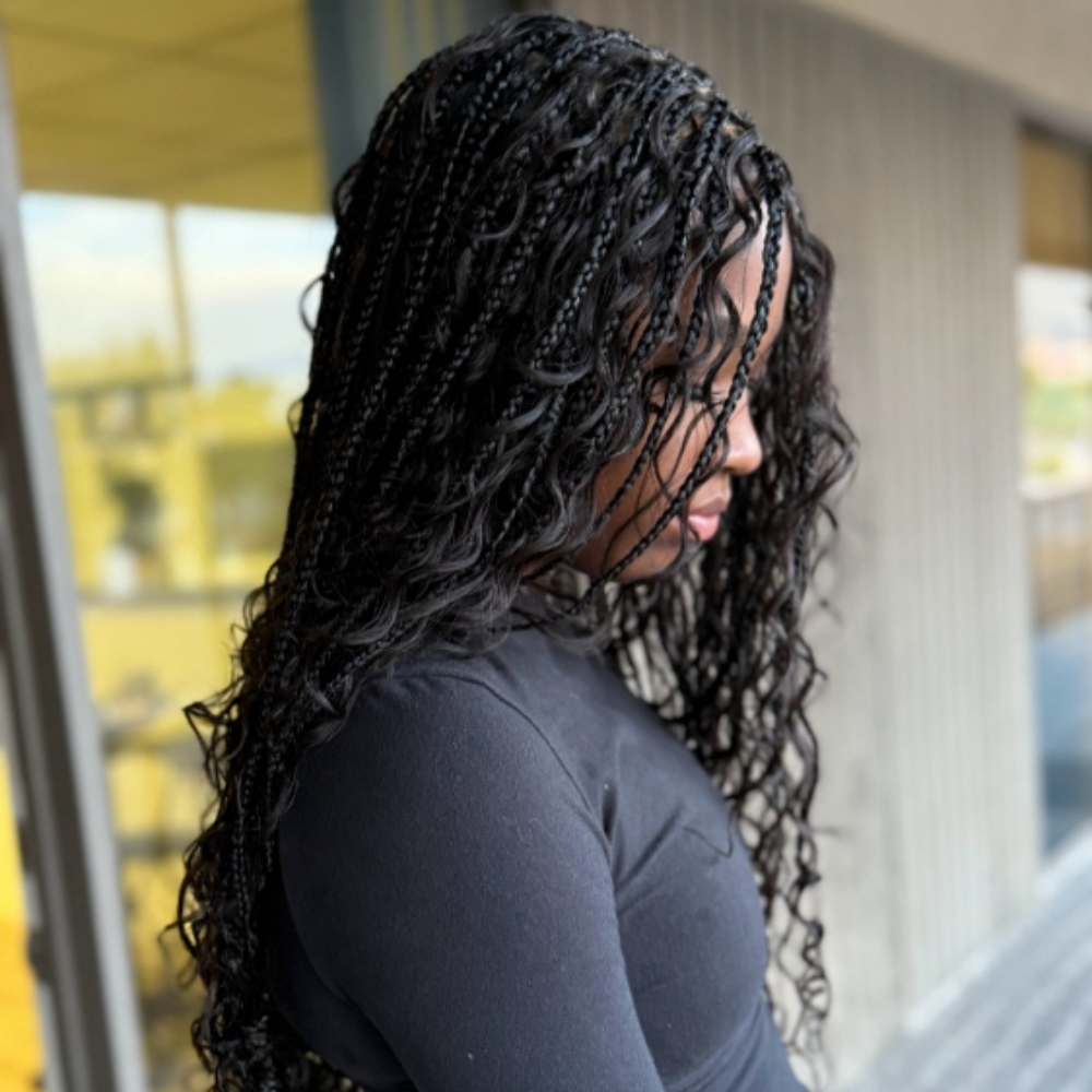 Smedium Knotless Boho at Braidz Etc in Phoenix, AZ