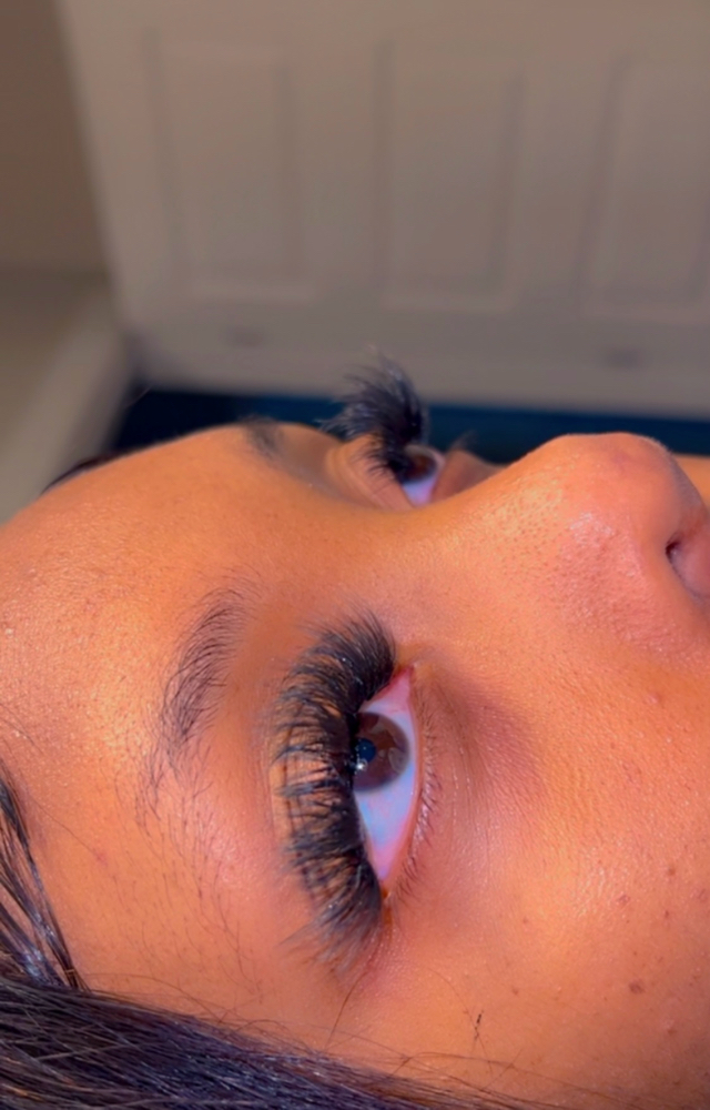 Clustered Lashes