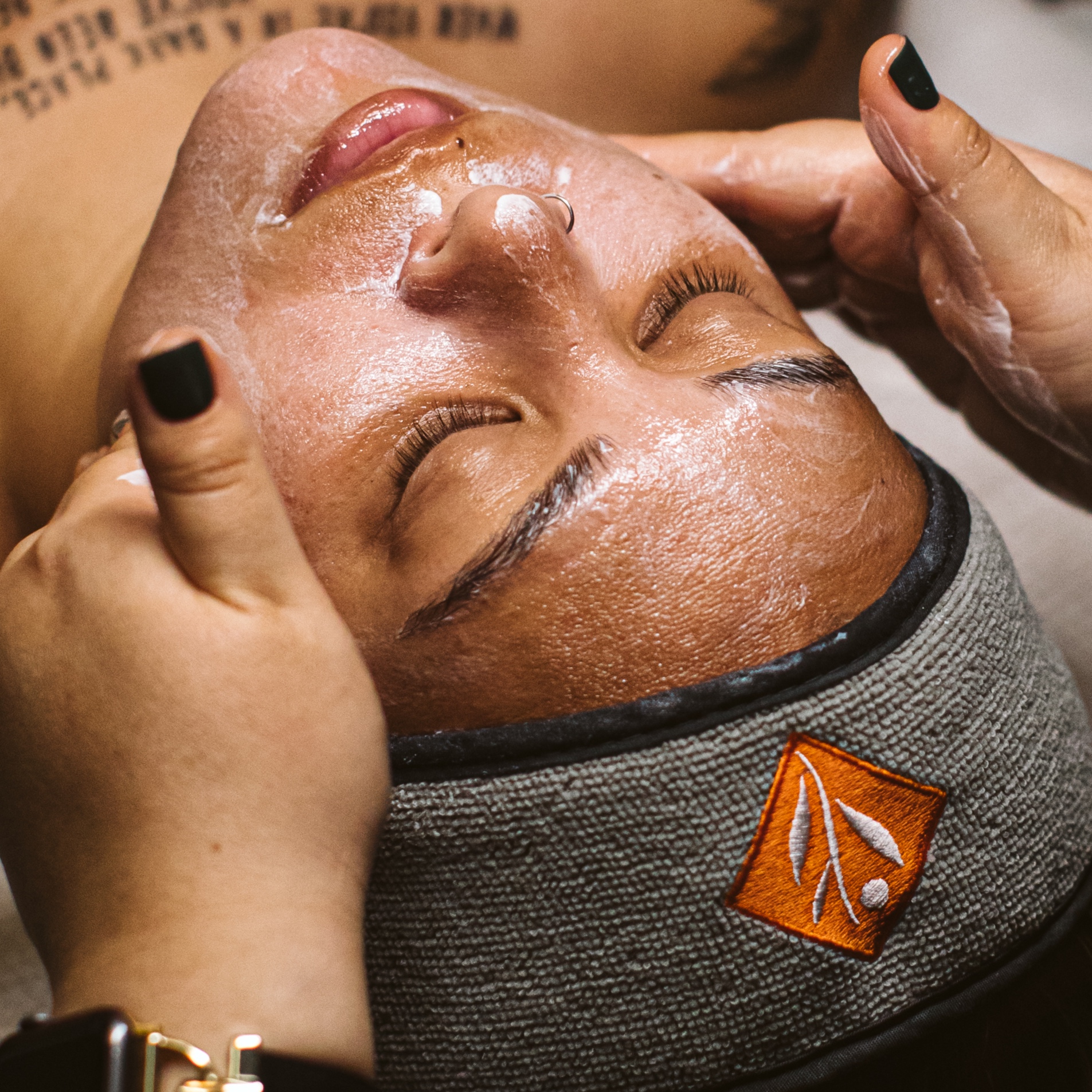 Illuminating Facial + Dermaplane