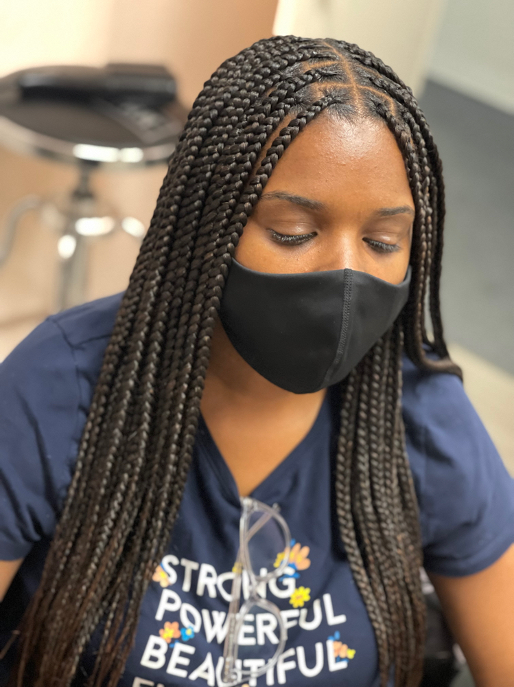Medium Short Knotless Braids