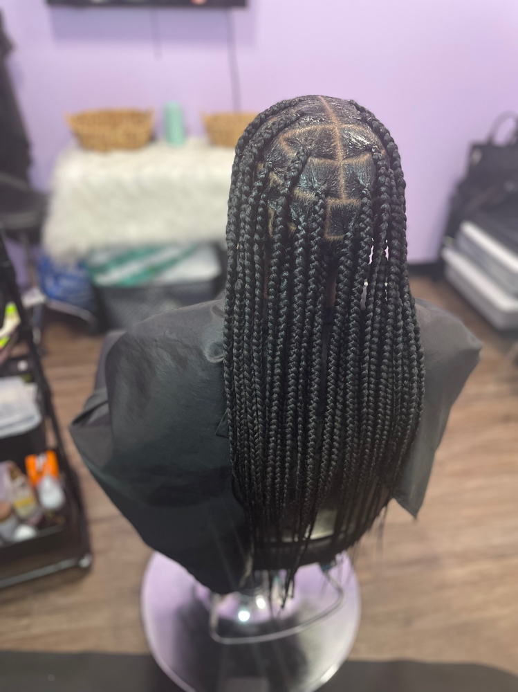 Large Knotless Braids at Thahairtherapist in Houston, TX