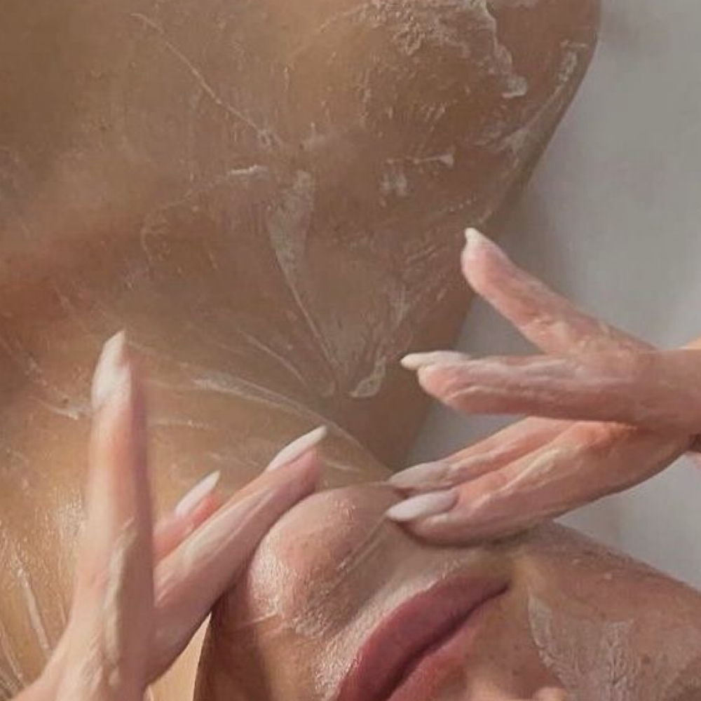 Deluxe Hydrafacial With Dermaplane