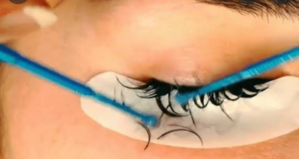 Lash Removal