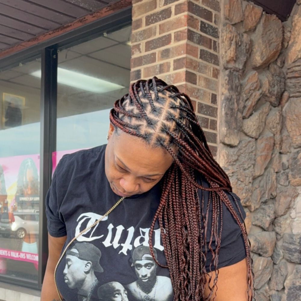 Medium Knotless at Blessing braiding bar in South Holland, IL