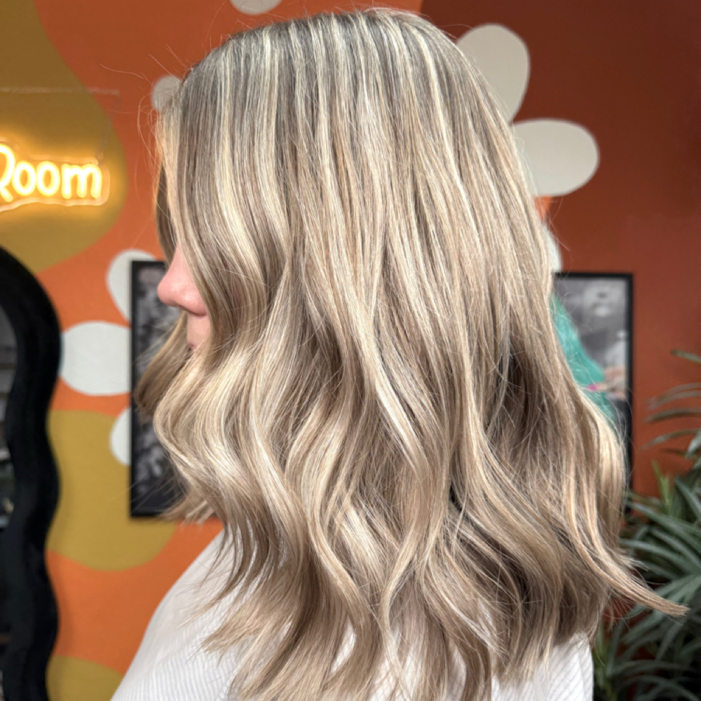 Mini Highlight Maintenance at Alicia At The Hippie Hair Room in Weatherford, TX