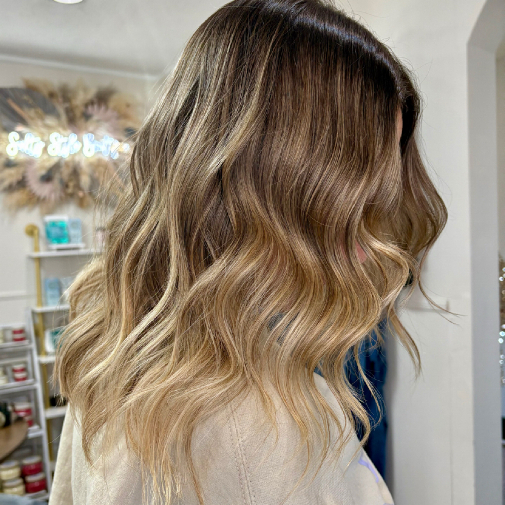 Dimensional Brunette at The Right Look By Abby in Alvin, TX