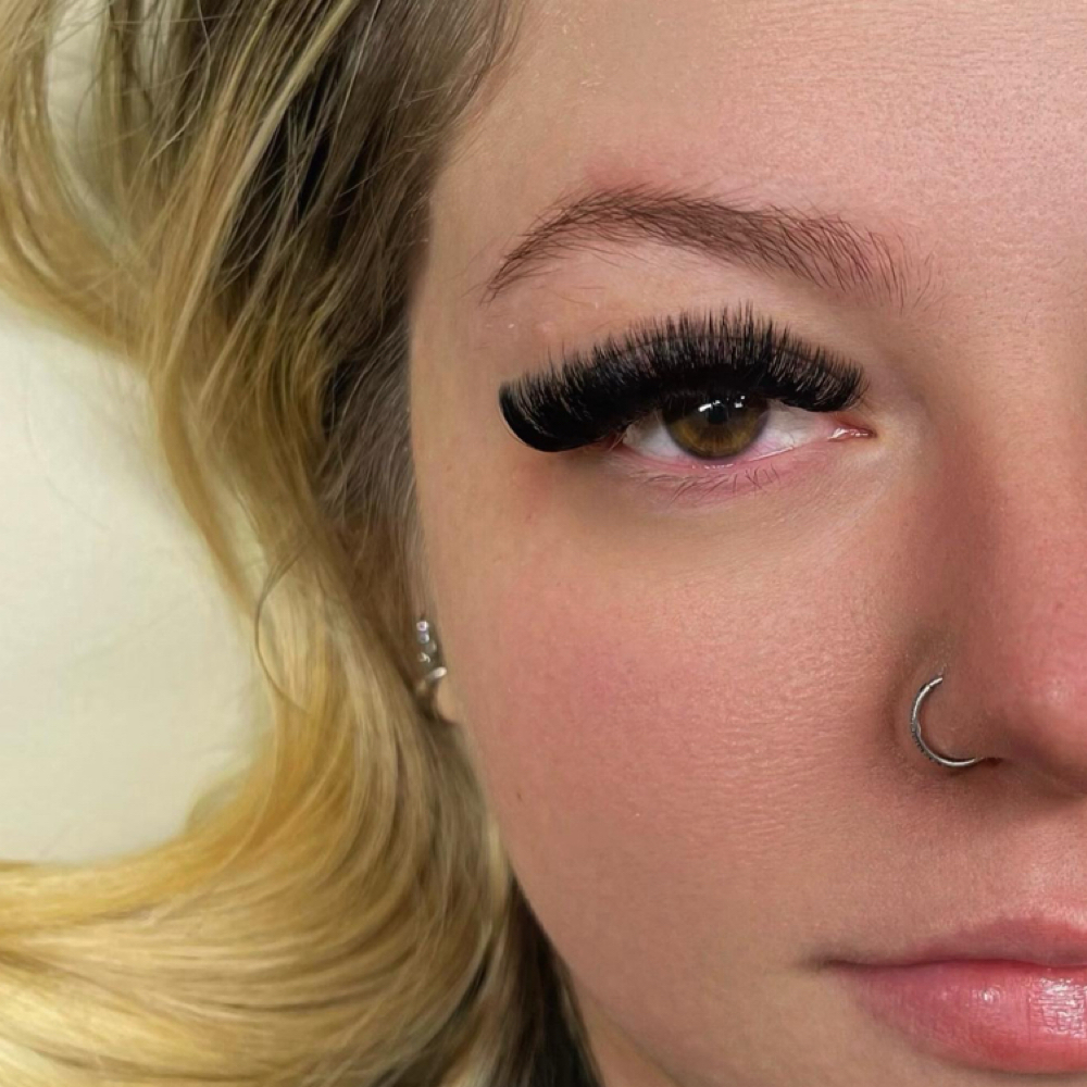 Volume Fullset at Divine Lash Bar in Las Vegas, NV