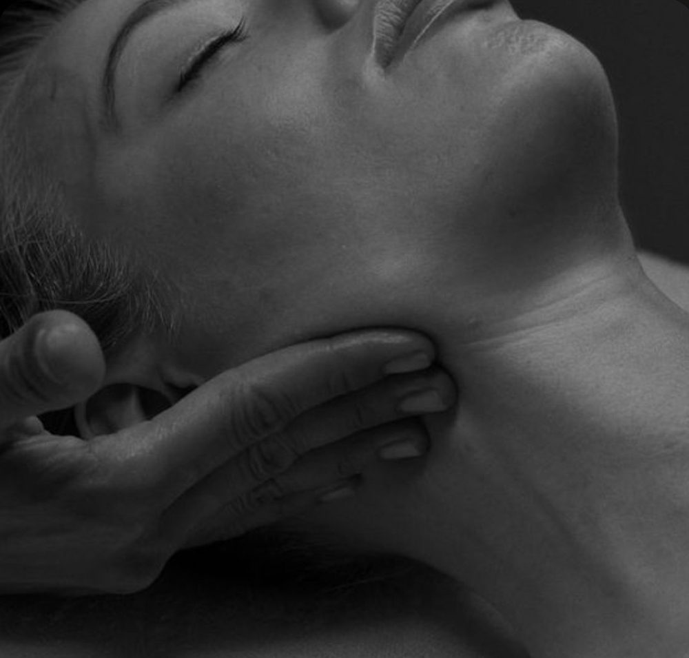 Neck & Décolleté Massage - Add On