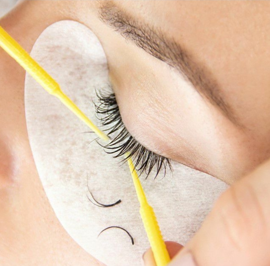 Lash removal service
