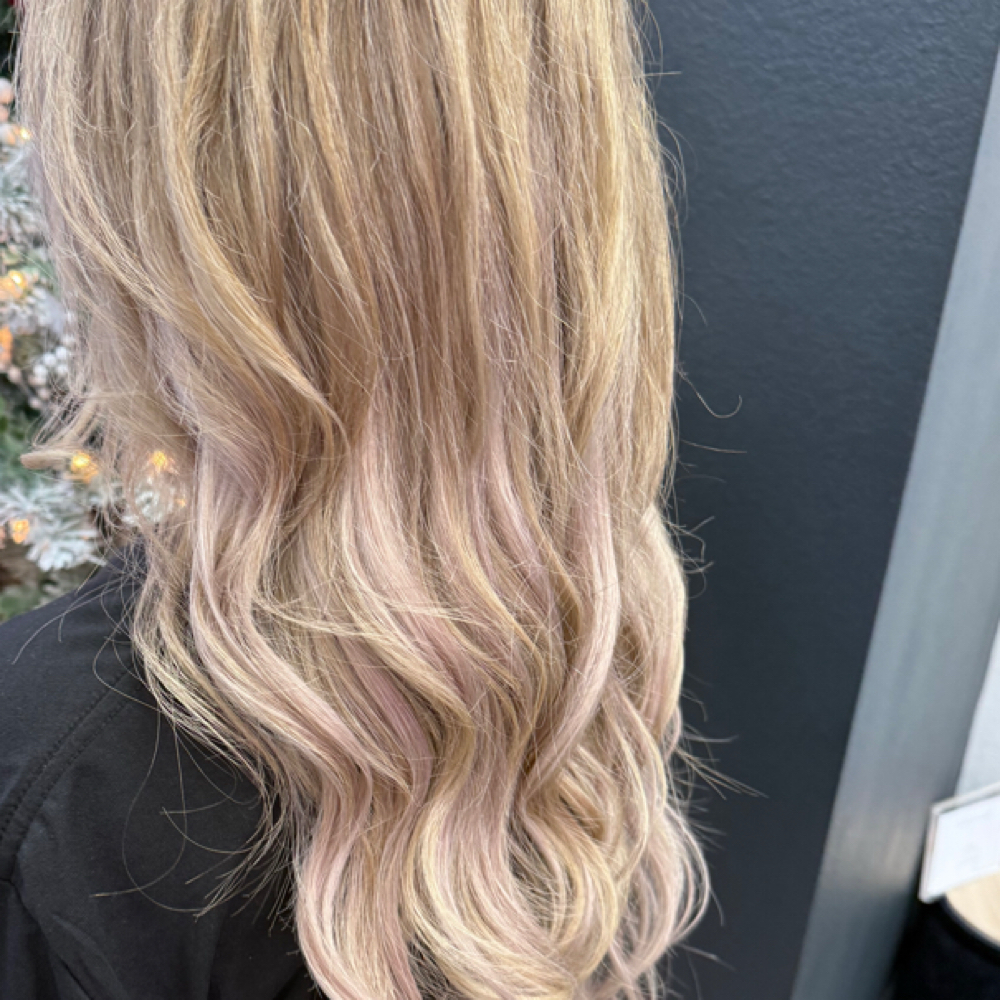 Curls On Dry Hair at Beauty Blowout Bar Salon in San Antonio, TX