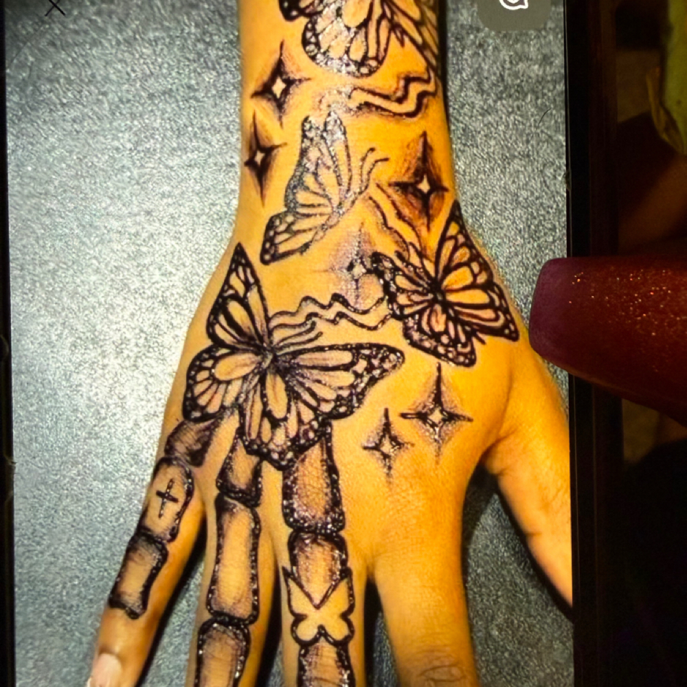 Henna at Moorebodied in Burton, MI