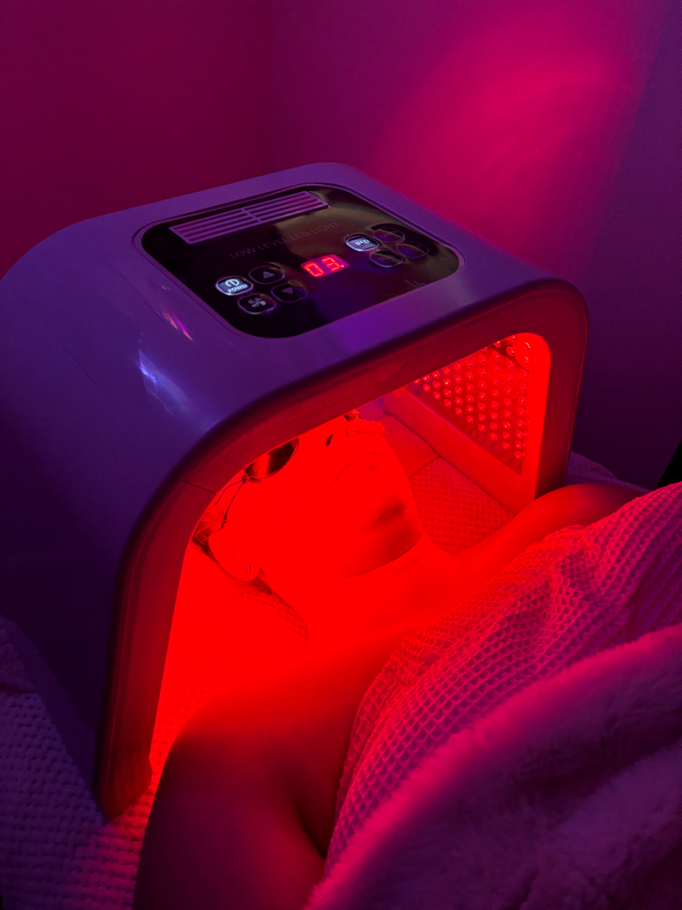 Advanced Red Light Therapy Facial