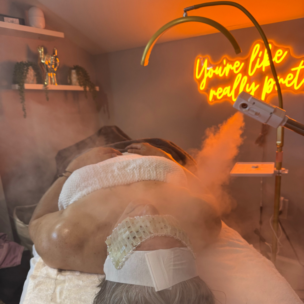 Rejuvenating Neck And Décolleté Treatment