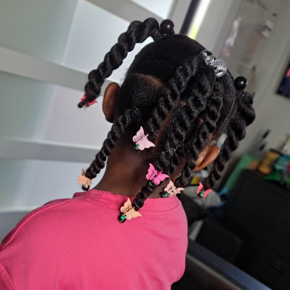 Kids Shampoo & Blowout at BRI'S LAVISH BRAIDS, LLC in Murfreesboro, TN