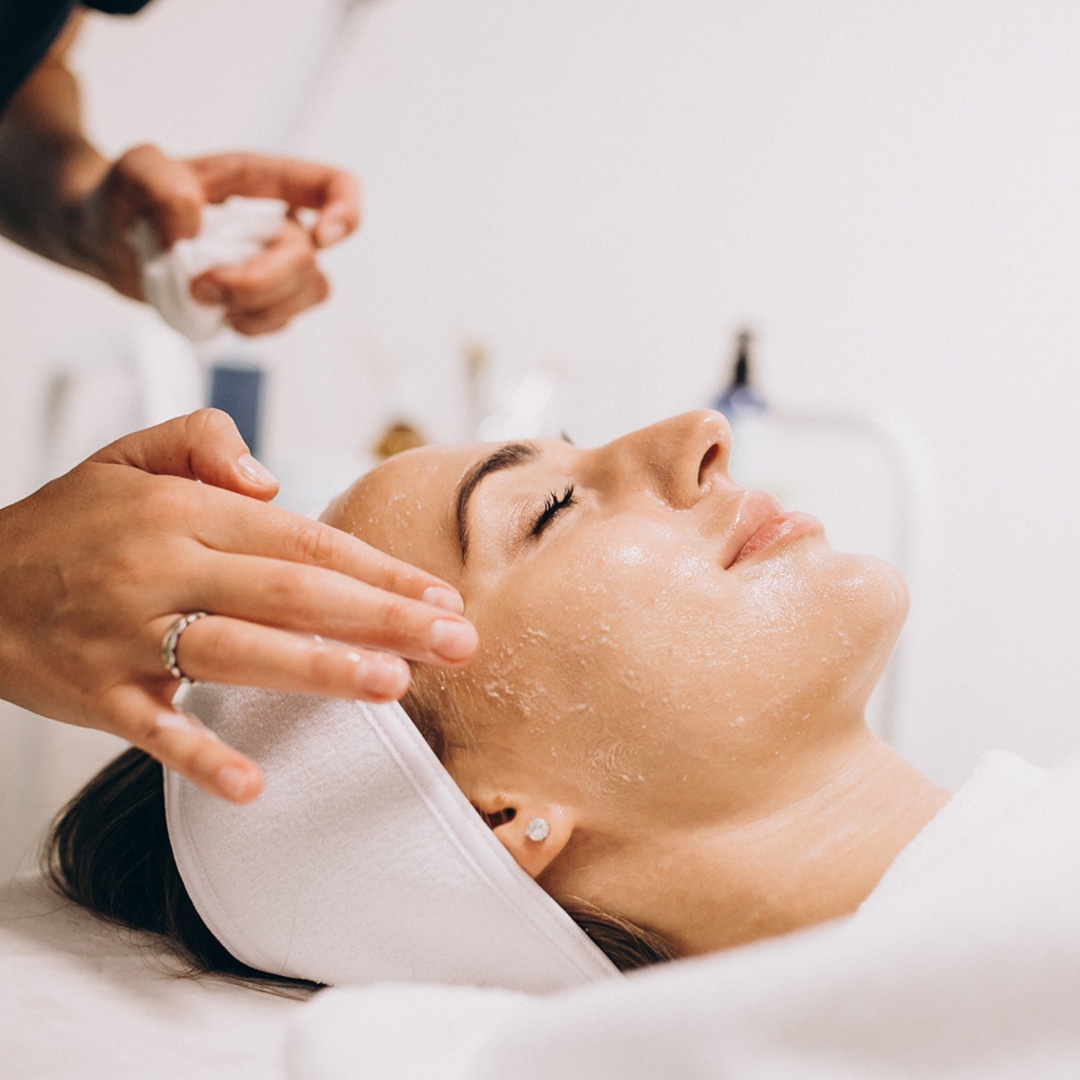 Level 4 Custom Facial – 90 Minutes