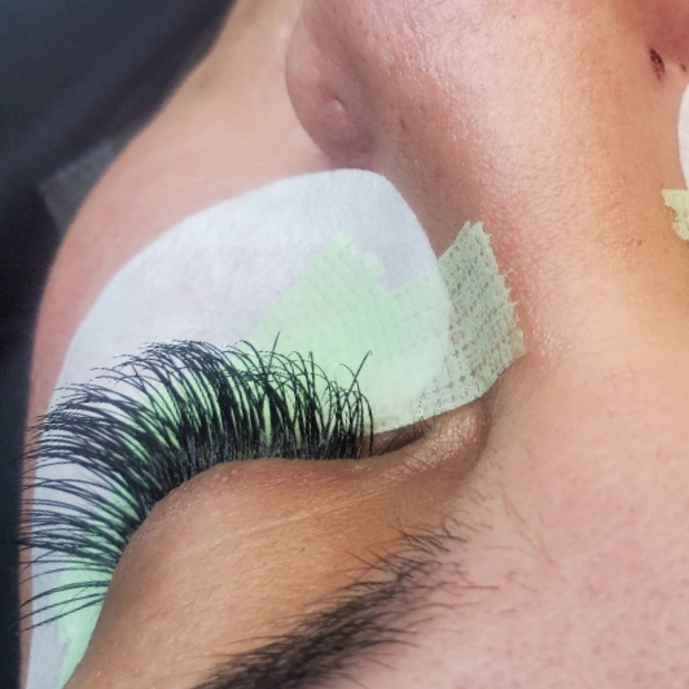 Feather Look Re-Fill at EXOTIC NAILZ & STYLEZ LLC in Chicago, IL