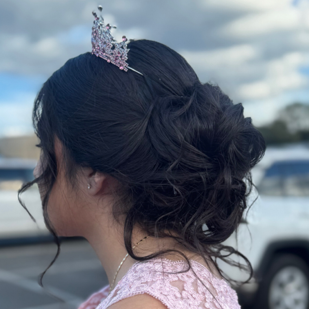 Messy Updo- Moño Suelto at Lineage Beauty Studio by Vale in Four Oaks, NC