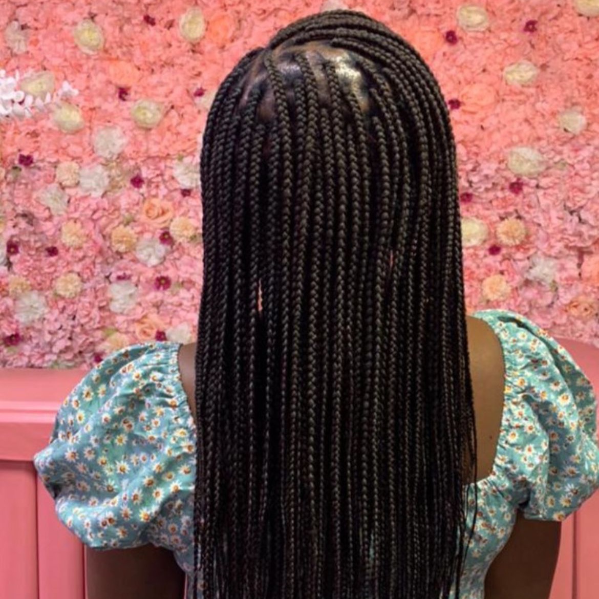 Knotless Box Braids Mid-Back (Mediu