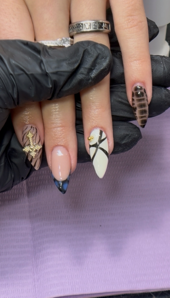 Nail Designs at Hola Hermosa in Lyons, IN