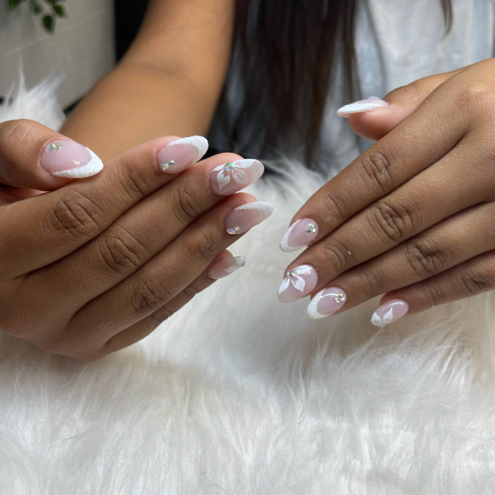 Extensiones - Acrylico/Acrylic at Beauty Salon Latin in Raleigh, NC