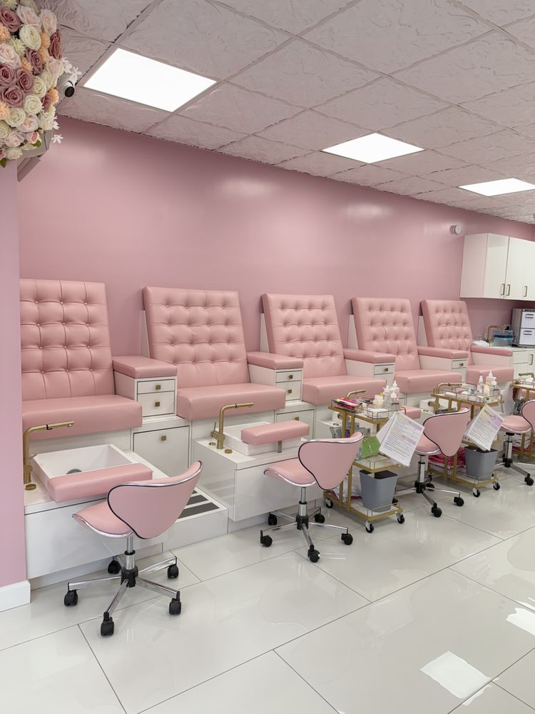 Regular Pedicure LITTLE SERVICES