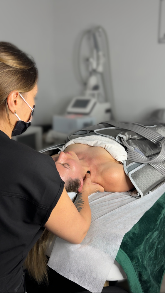 Pressotherapy + facial massage