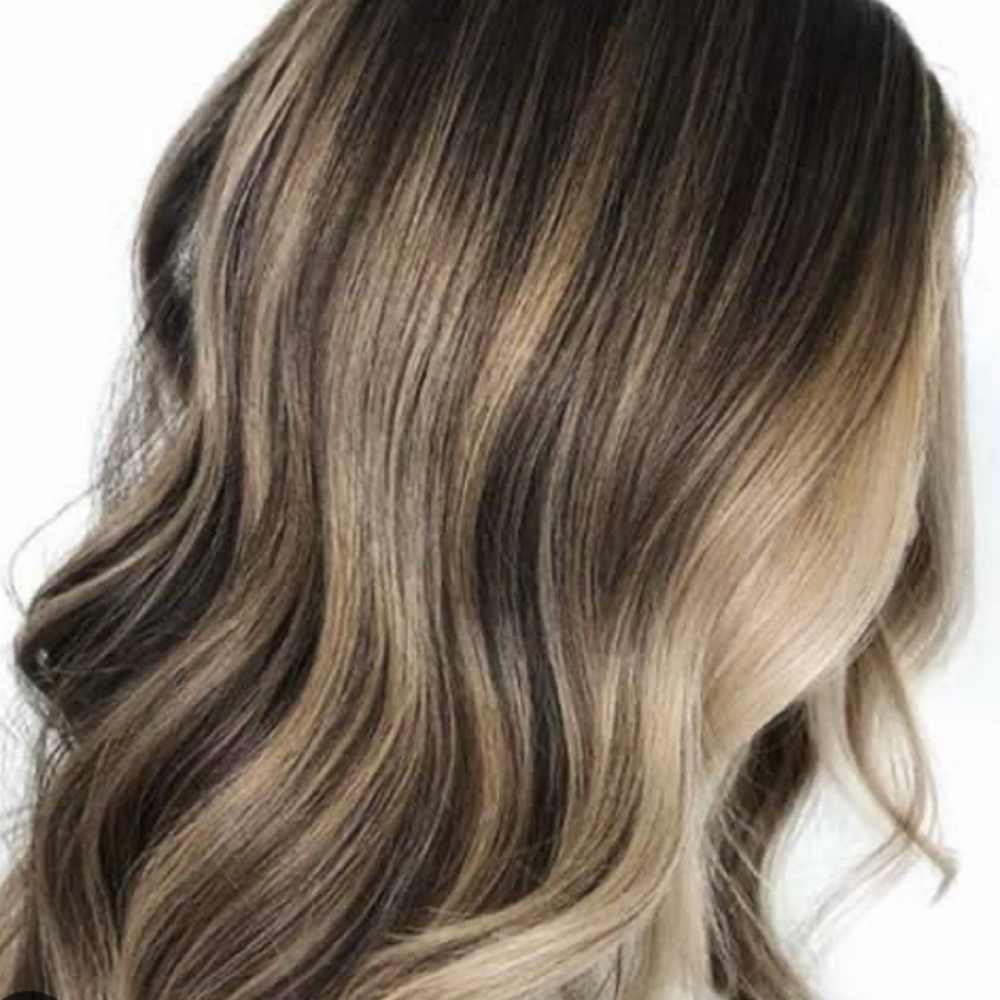Teasy Lights Full Head Color at 𝐋𝐀𝐋𝐘 𝐙𝐀𝐌𝐁𝐑𝐀𝐍𝐀  |  Master Colorist in Taylor, MI