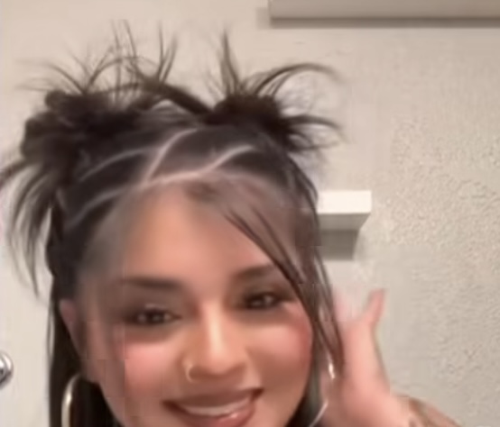 Y2K KNOTS HAIRSTYLE