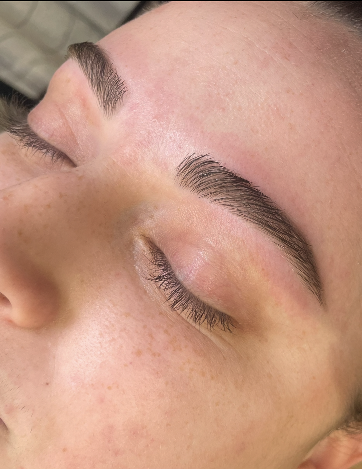 Tweeze- Brow Shaping