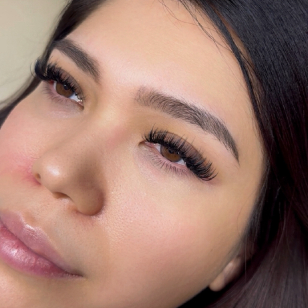 Mixed / Light Volume Fullset at Divine Lash Bar in Las Vegas, NV