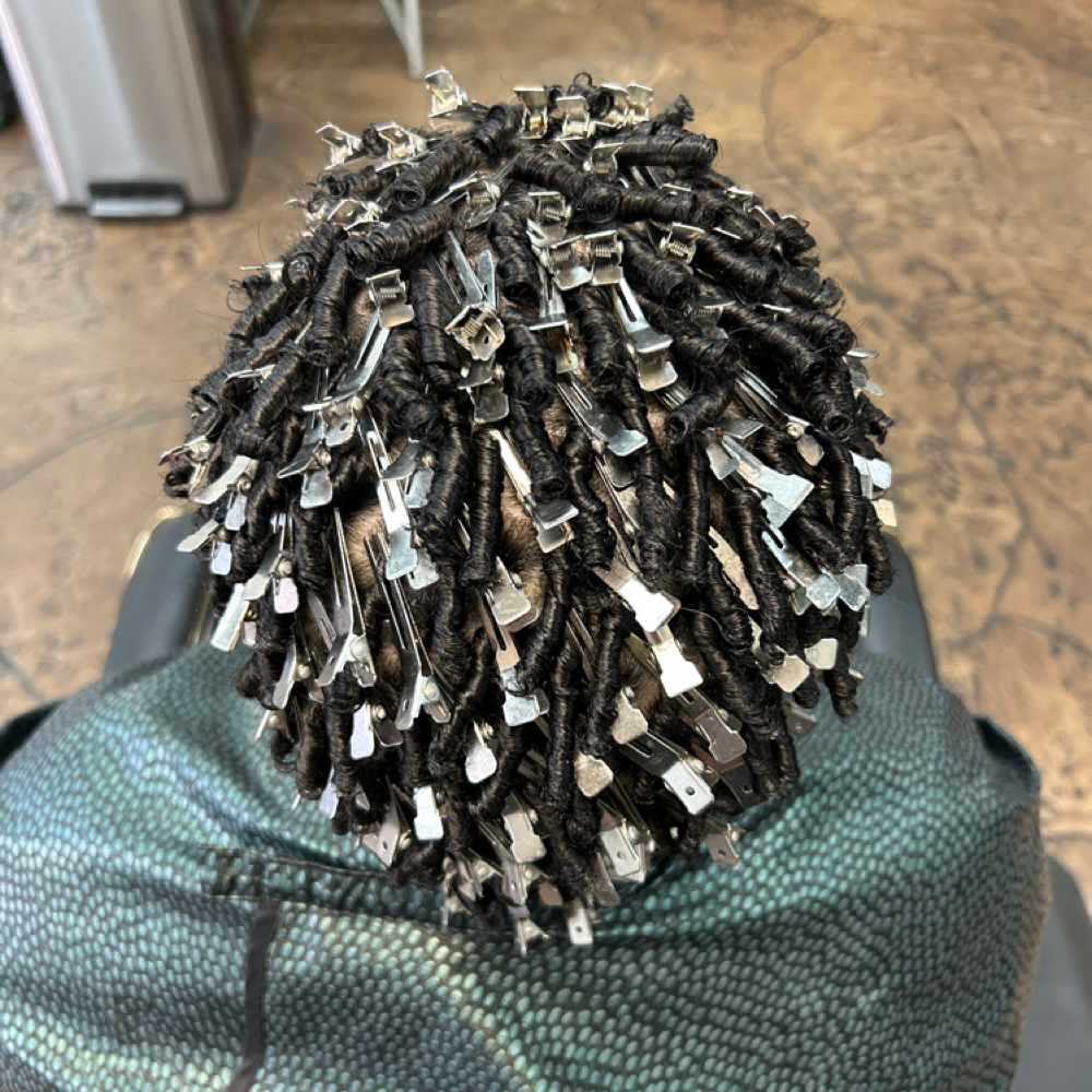 Loc Retwist at Looks Of Beauty in Bullhead City, AZ