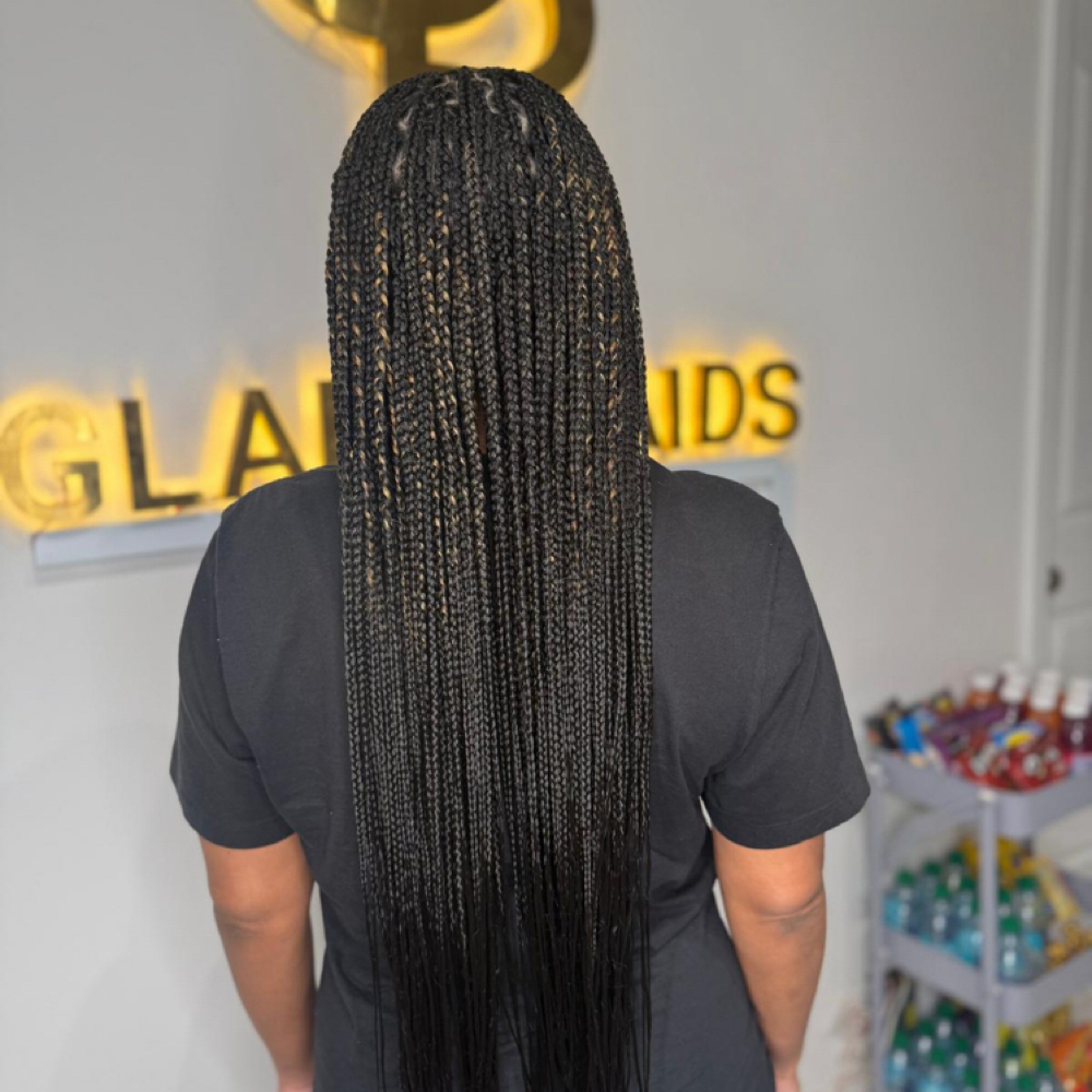 M/SMALL  knotless Braids at Glam Braids in Marietta, GA