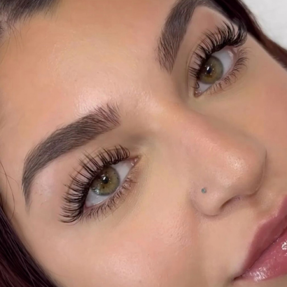 June LASH SPECIAL at Doliveira Aesthetics in Cumberland, IN