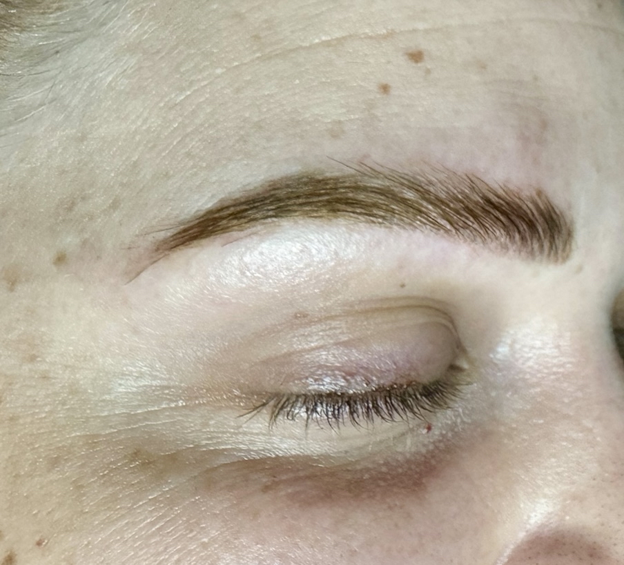 Brow Lamination & Tint