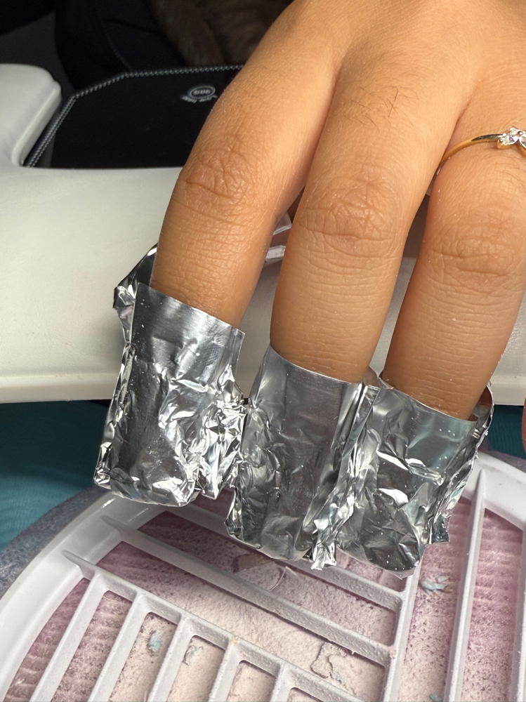 soak off at Celisdoesnails in Schiller Park, IL