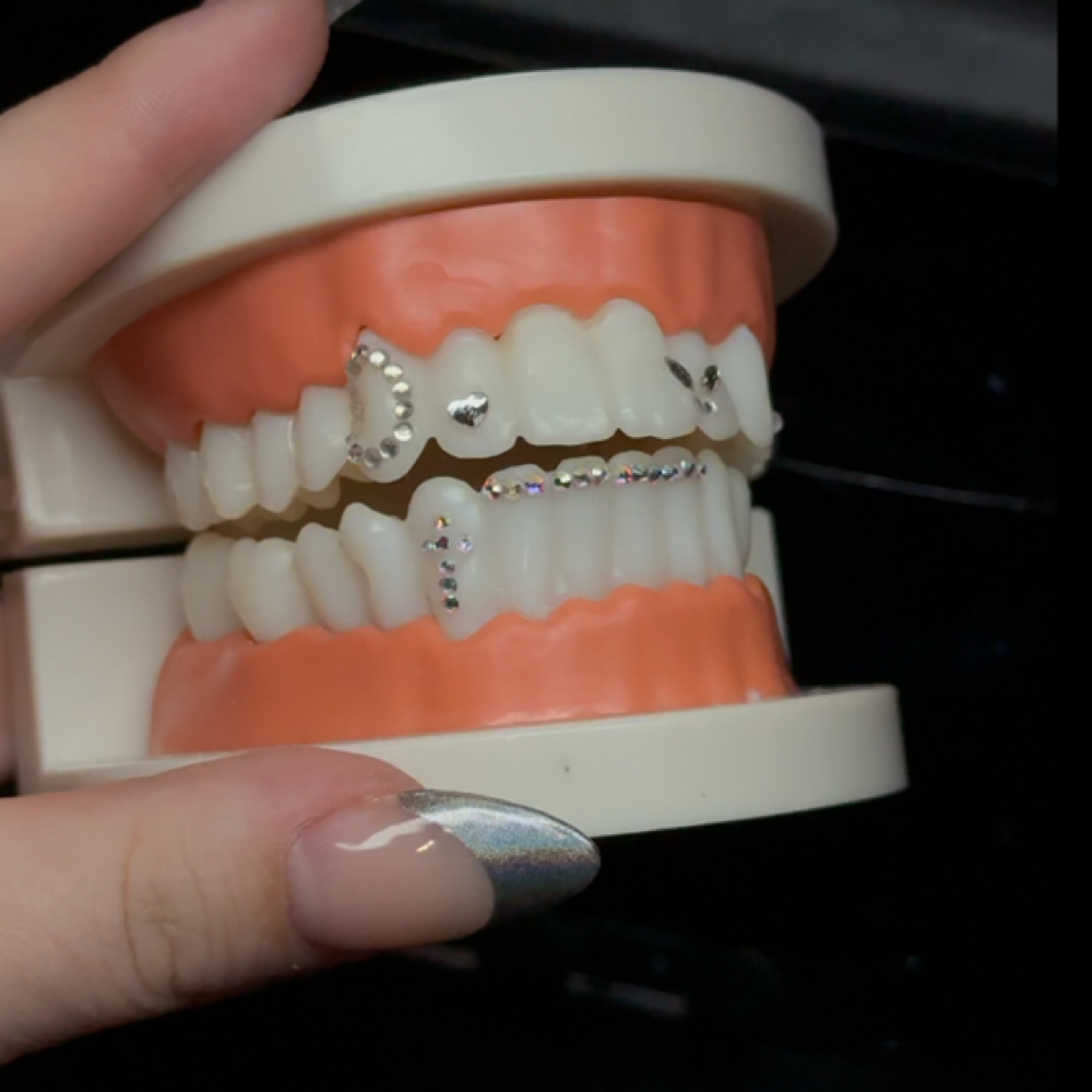 Tooth Gem Design at Dae’s Designs in Cedar Rapids, IA