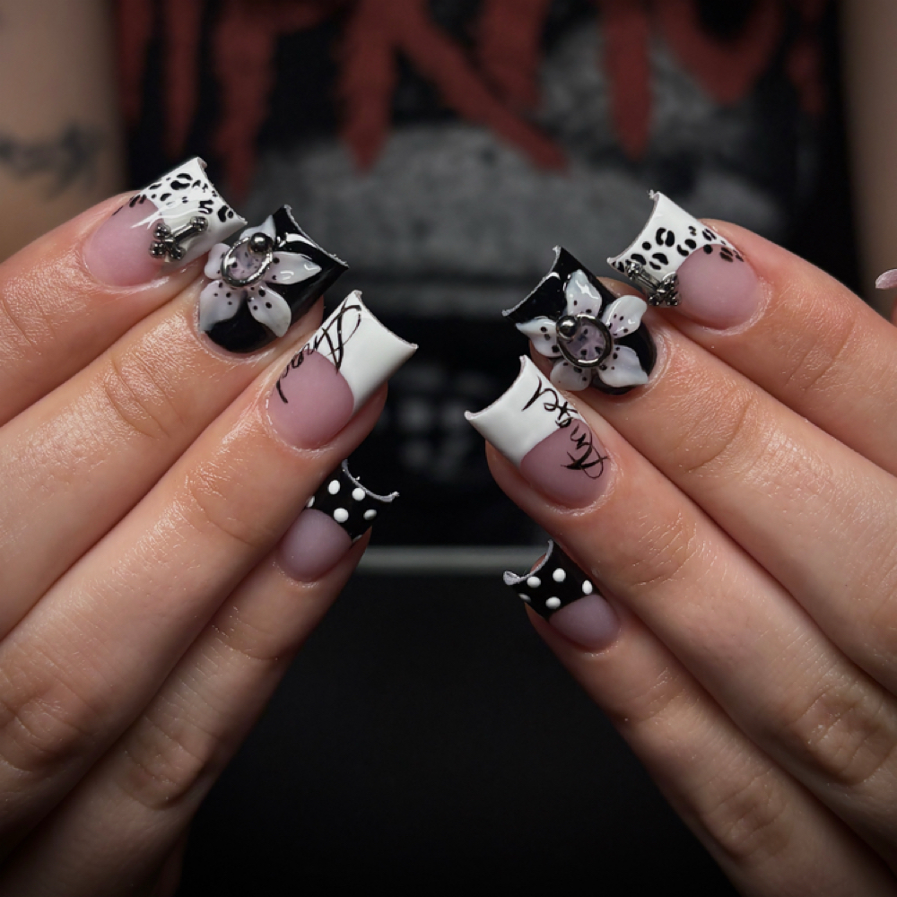 Small Set at STAR CLAWZ in Dallas, TX