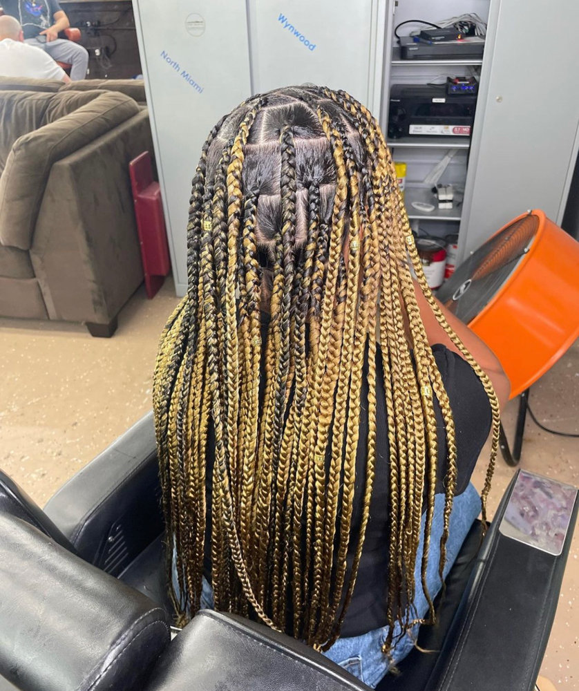 MEDIUM KNOTLESS BRAIDS