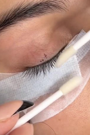 Lash Removal at Glo Beauty studio llc in Phoenix, AZ