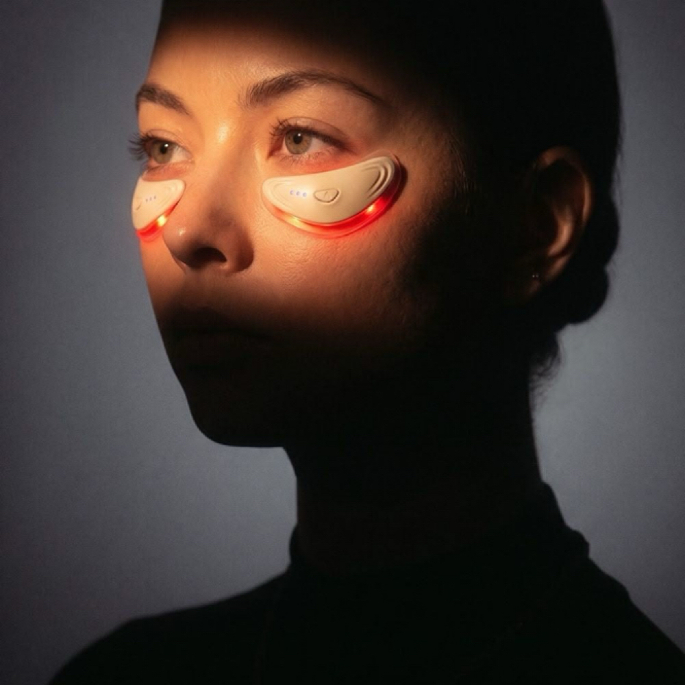 Cooling eye treatment at L'ATELIER AESTHETIC in Stuart, FL