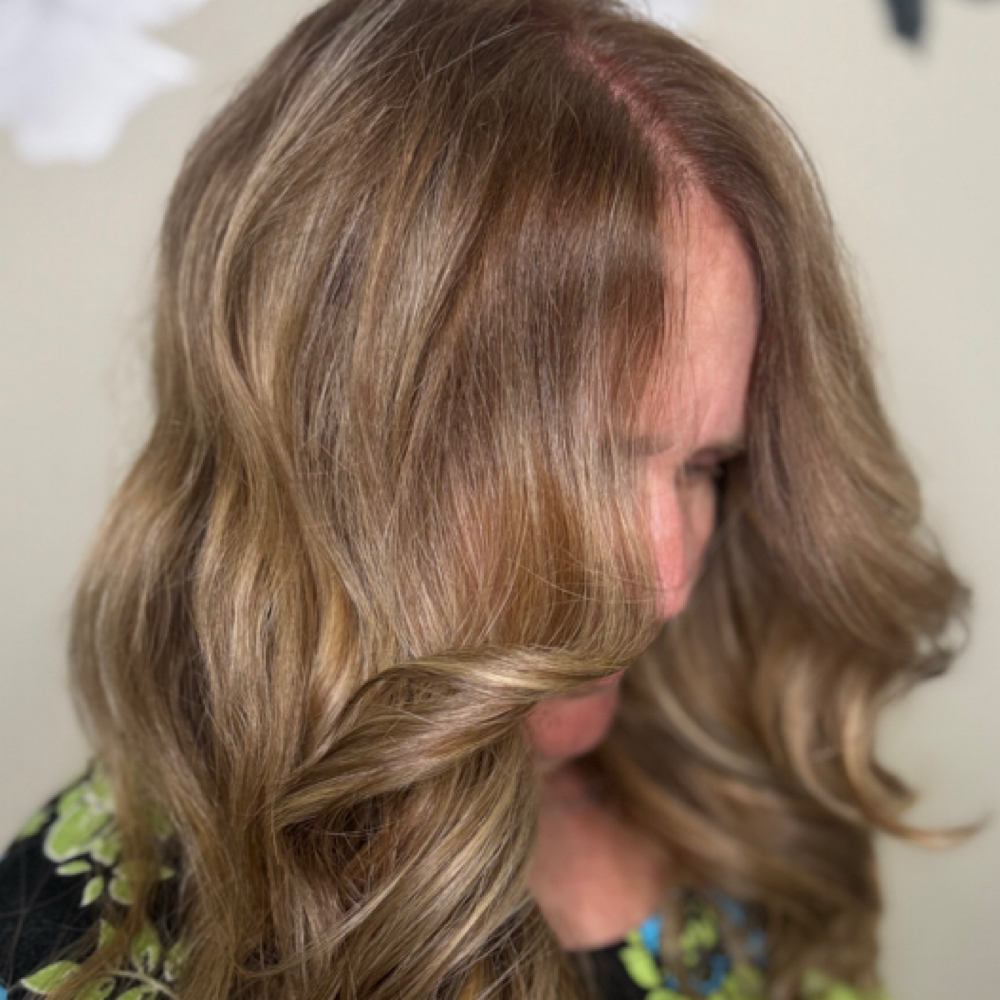 Root Touch Up at Beauty Works by Lizzy in Lutz, FL