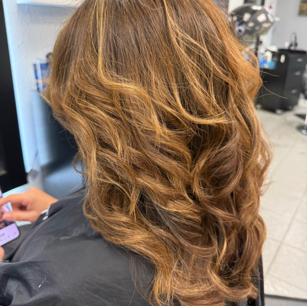 Blowout at Arte & Beauty by Mela in Dallas, TX