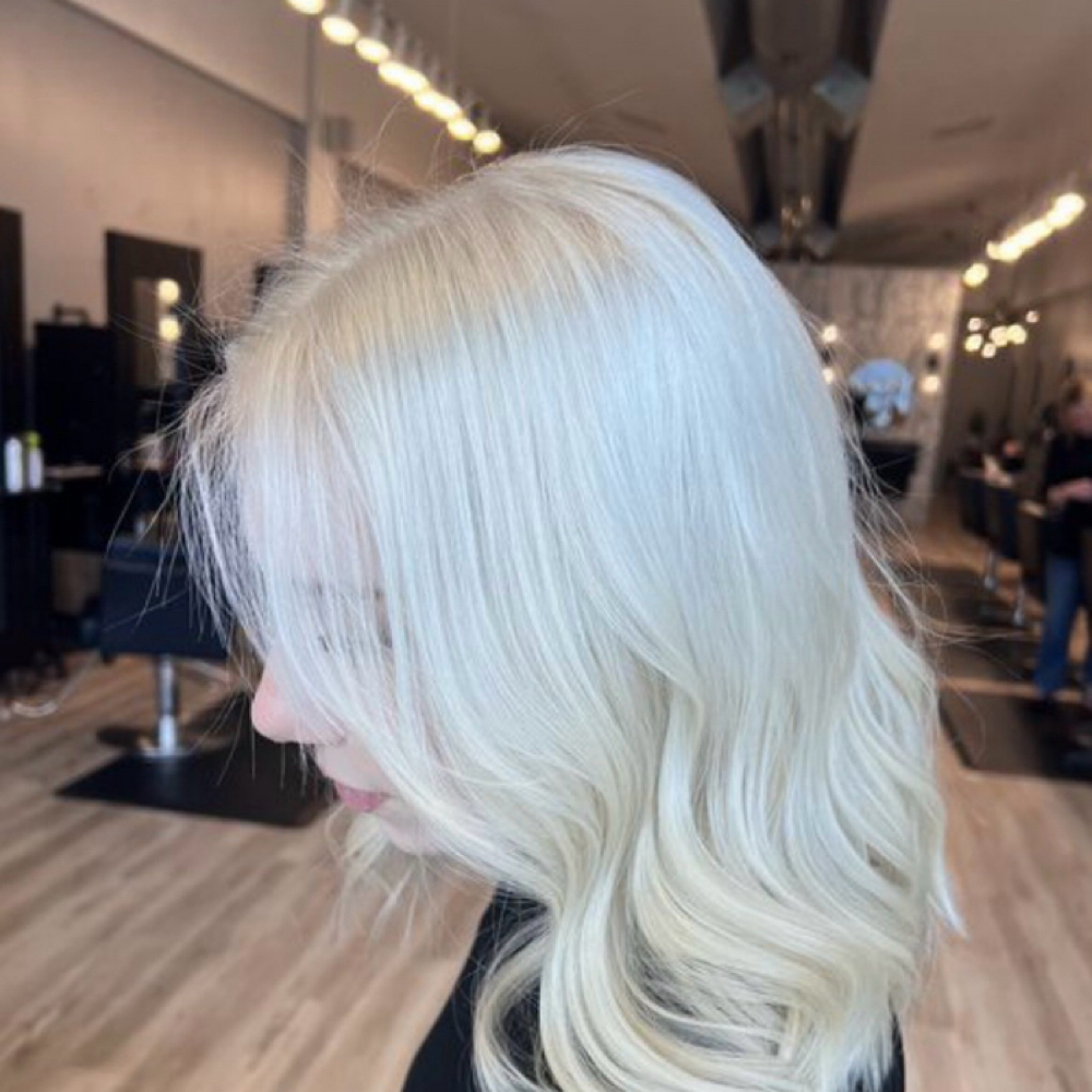 Bleach & Tone at Suddenly Glowed Up in Glendale, AZ