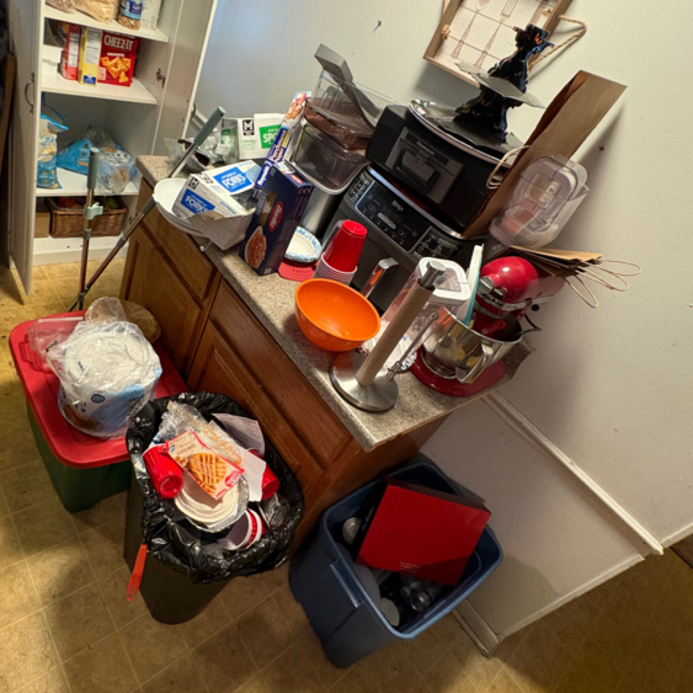 Decluttering at Fresh Stori Cleaning LLC