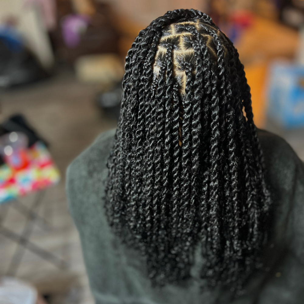 Kinky Twist at Tre Beauty and Braid Bar in Macon, GA