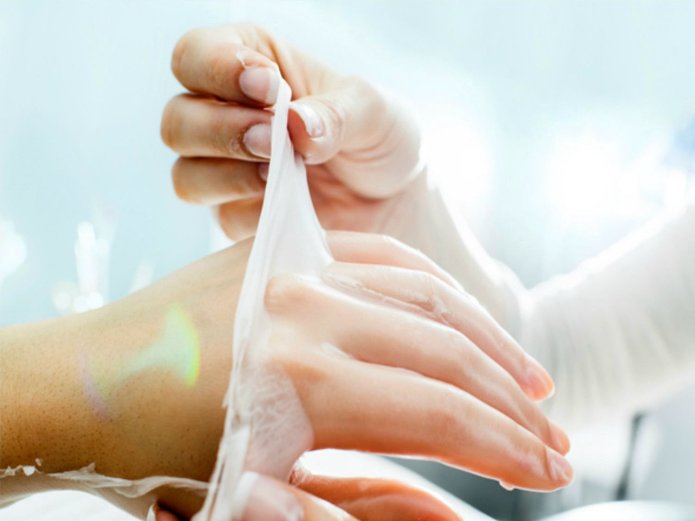 PARAFFIN HAND TREATMENT
