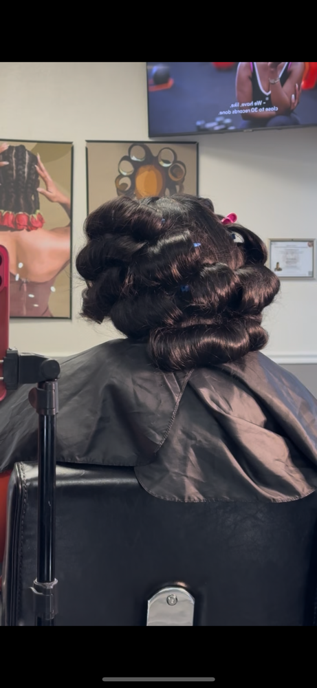 Roller Set To Preserve Your Style .